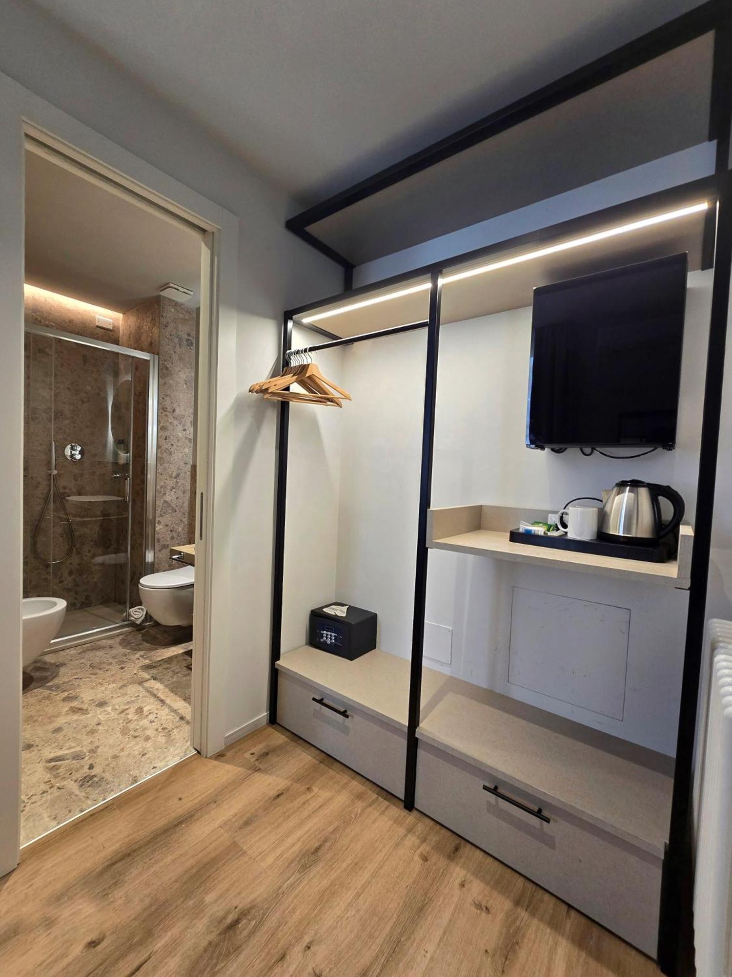 Hotel Porta Pia Rome Exterior photo